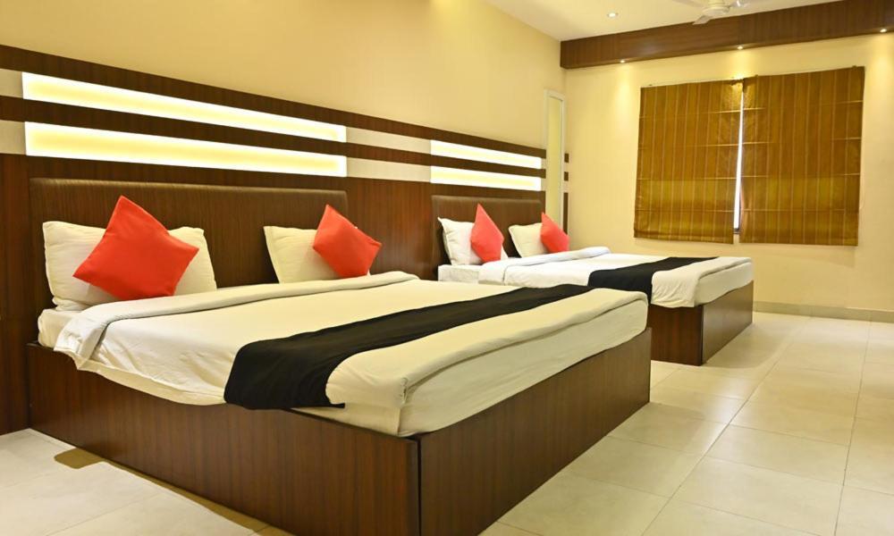 Hotel Royal Cottage Канпур Экстерьер фото