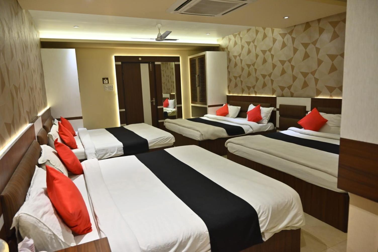 Hotel Royal Cottage Канпур Экстерьер фото