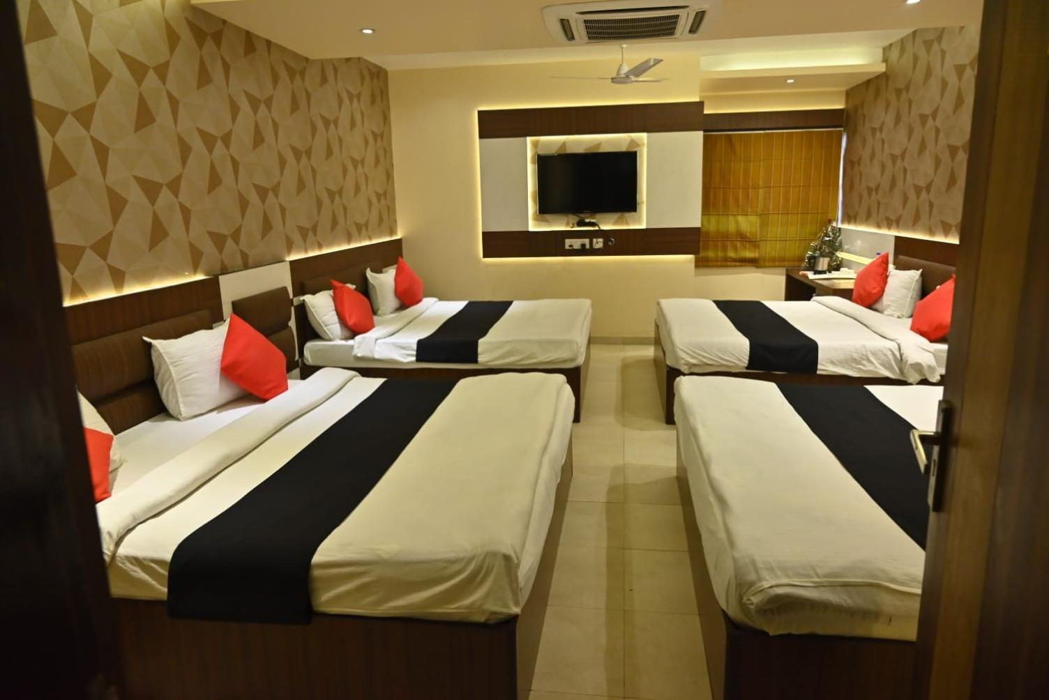 Hotel Royal Cottage Канпур Экстерьер фото